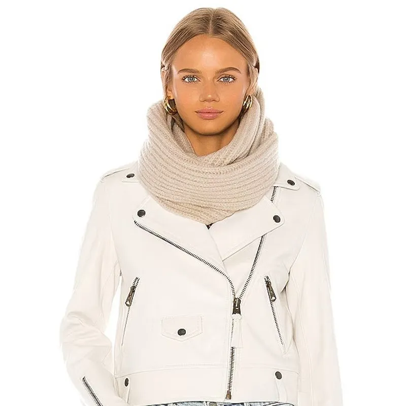 Hat Attack NWT Lodge Loop Light Grey Soft Ribbed Thick Knit Scarf One Size Gray - Image 2