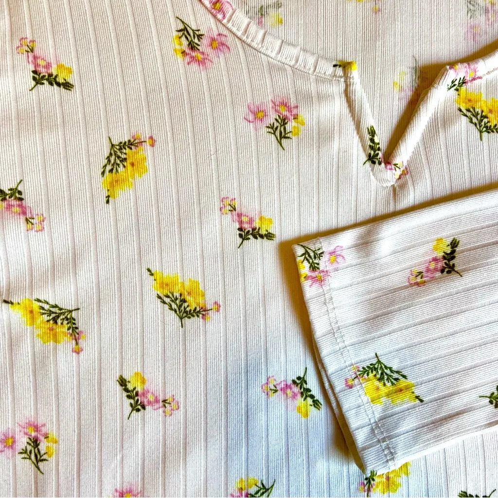 Love Streak Mini Bouquets Ribbed Notched Neck Long Sleeve XL White - Image 3