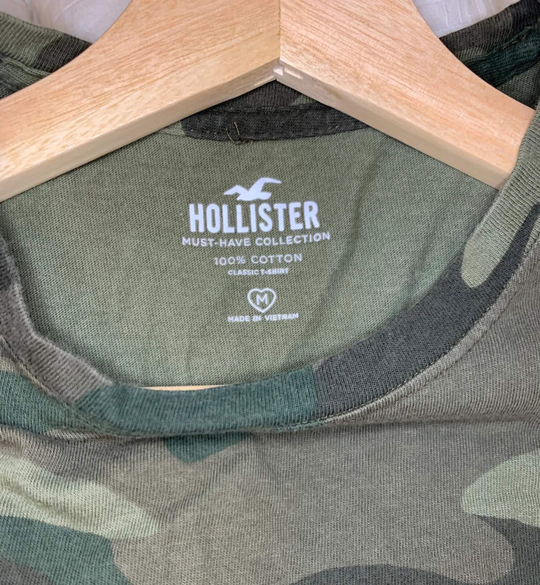 Hollister Camo Tshirt - Image 5
