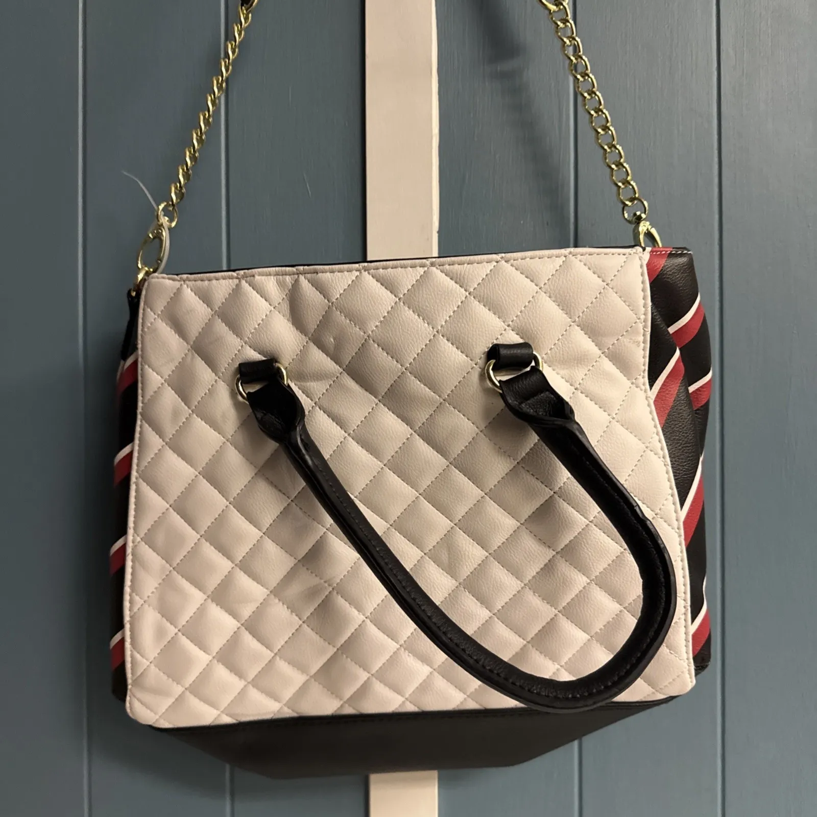 Betsey Johnson Crossbody Quilted Purse Handbag White Red Black Bag Gold Accent - Image 6