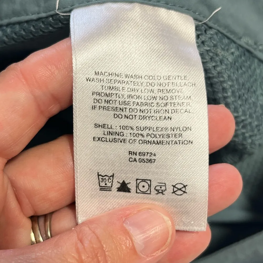 Columbia Nylon Hiking 4 in inseam Short teal blue with UPF protection small - Image 4