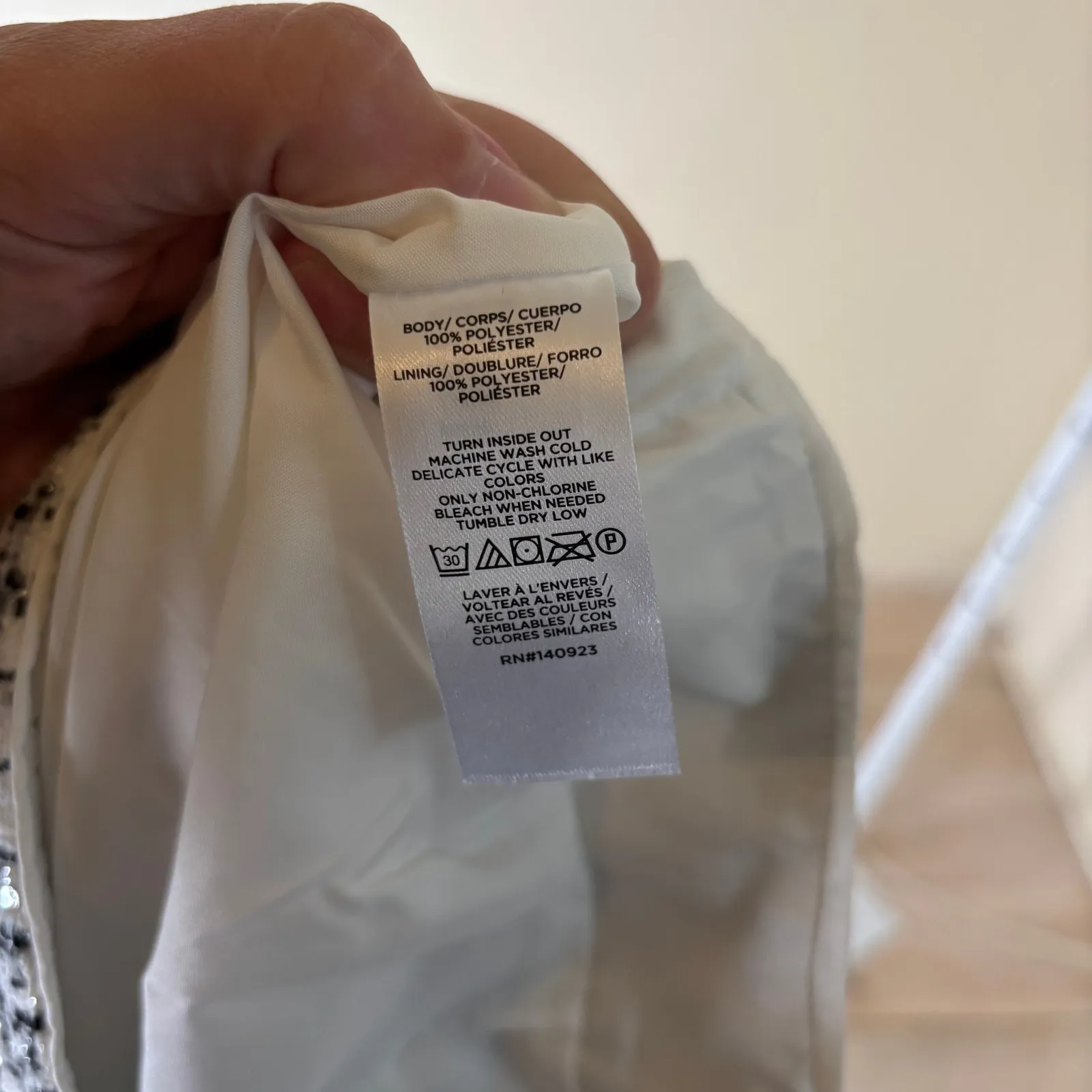 Loft EUC Women's Black White Silver Sequined Mini Skirt Size 4 - Image 6