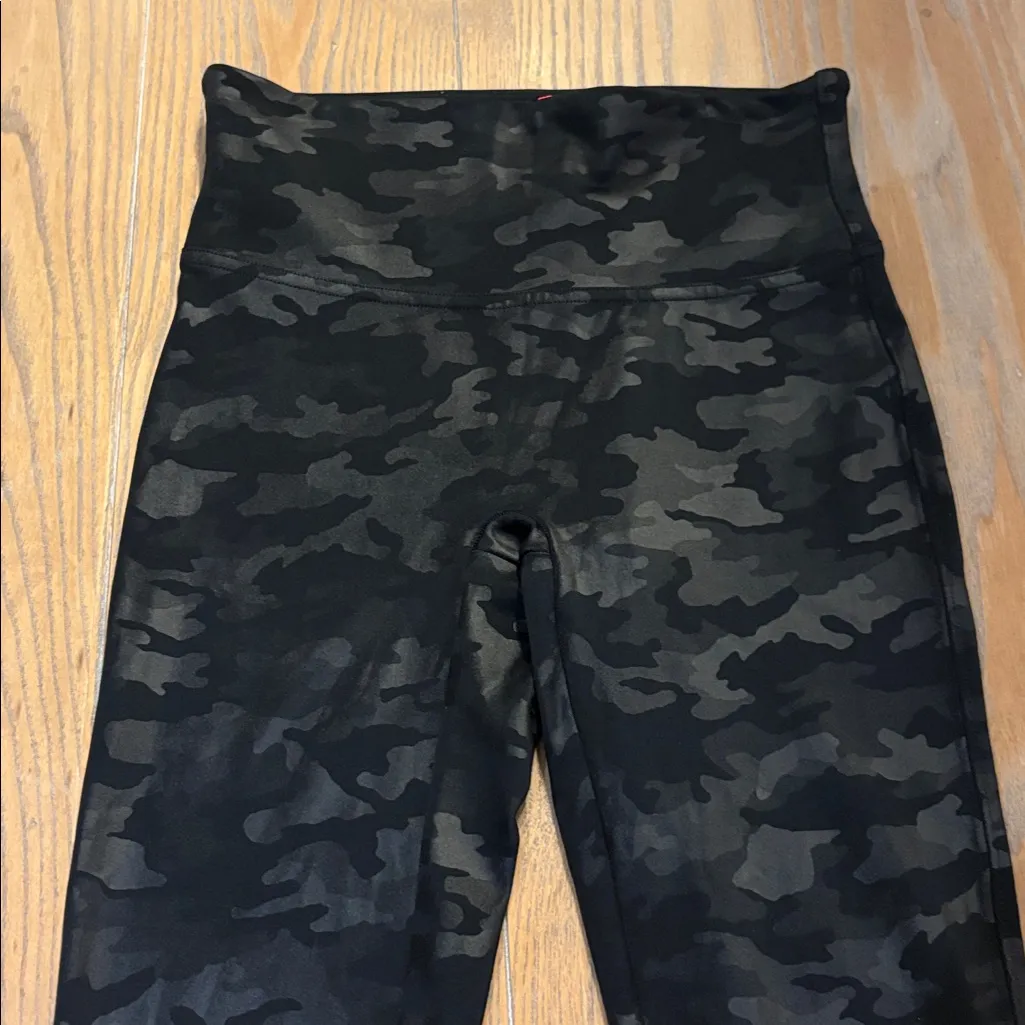 SPANX Camo Leggings - Image 4