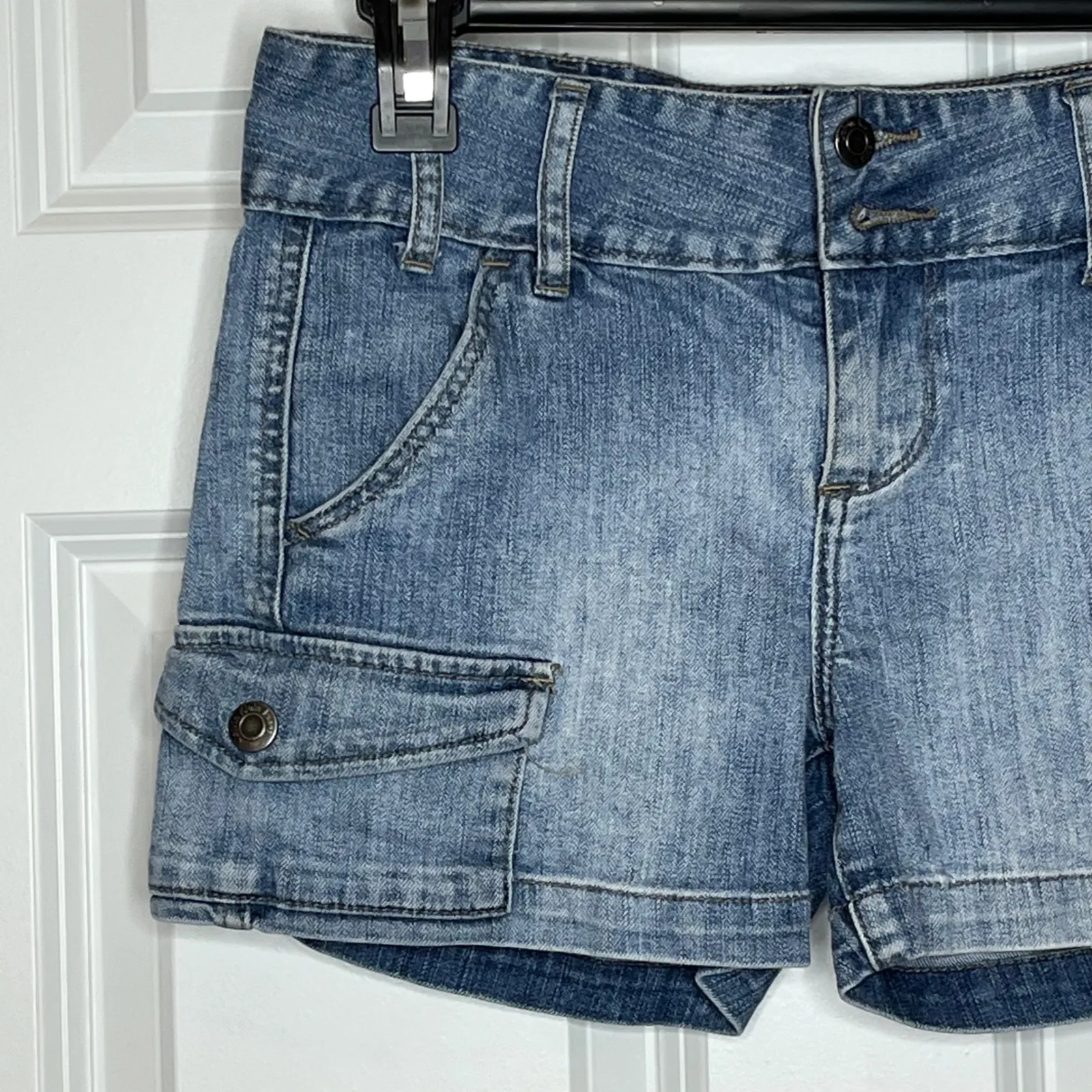 Calvin Klein Y2K Shortie Denim Cargo Shorts Blue Size 27 / 4 - Image 2