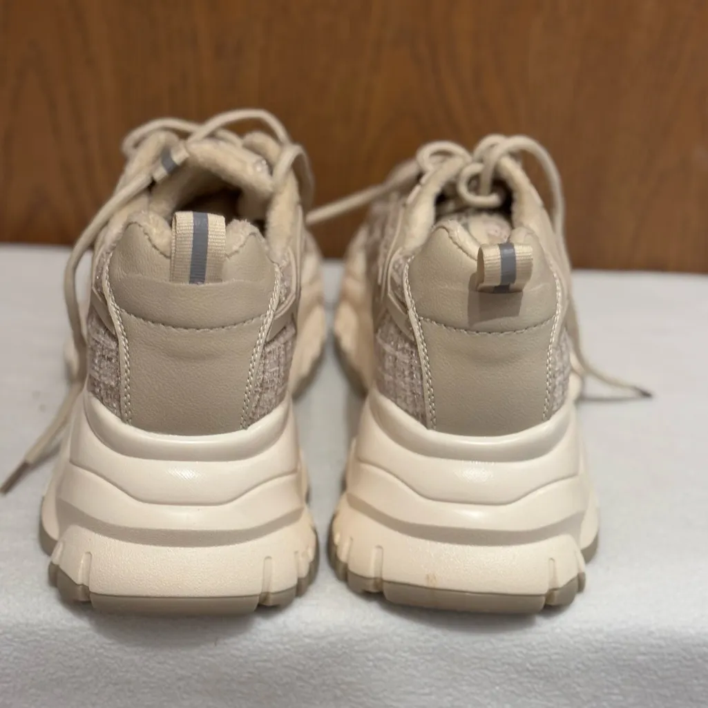 Tan Sneakers with Sleek Design and Comfort new Size 8.5 - Image 4