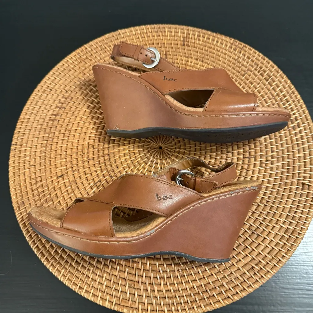 b.o.c. Tan Leather Wedge Sandals Brown Size 8 - Image 7
