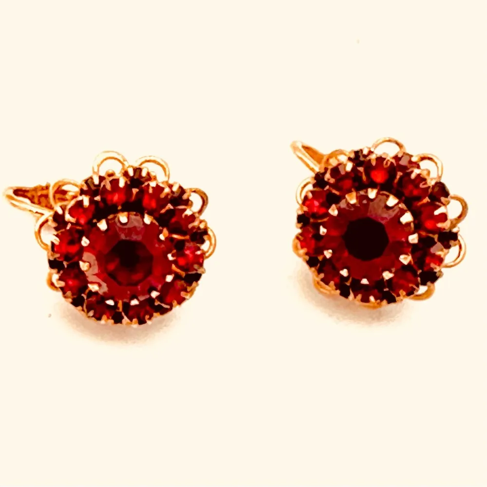Vintage Sarah Coventry Deep Burgundy Rhinestone & Gold Tone Clip on Earrings Red - Image 3