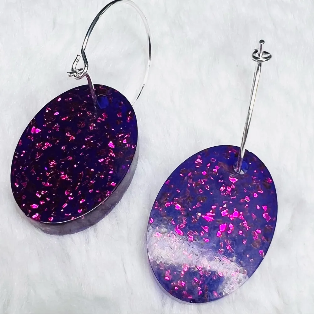Sparkling Purple Glitter Resin Oval Pendant Hoop Earrings - Image 4