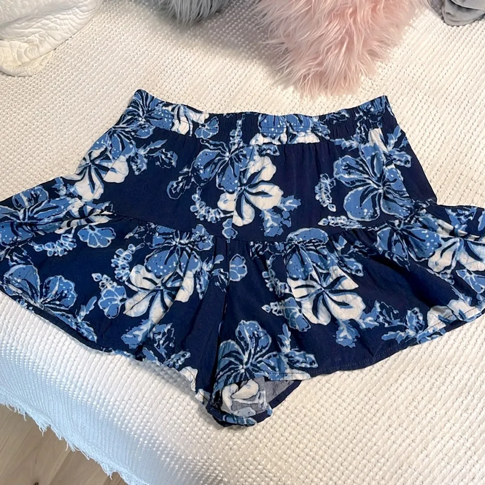 Aeropostale Shorts Blue Floral Bloomer Ruffle Hem - Image 4