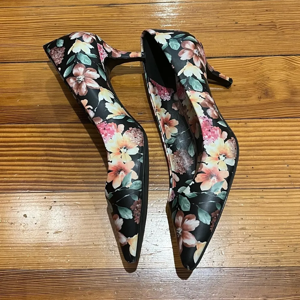 Nine West Heels Jackpot Floral Faux Leather Dress Pumps Sz 8.5 GUC Flowers - Image 5