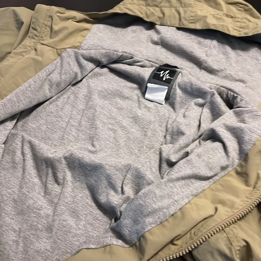 Pulse light weight jacket - Image 6