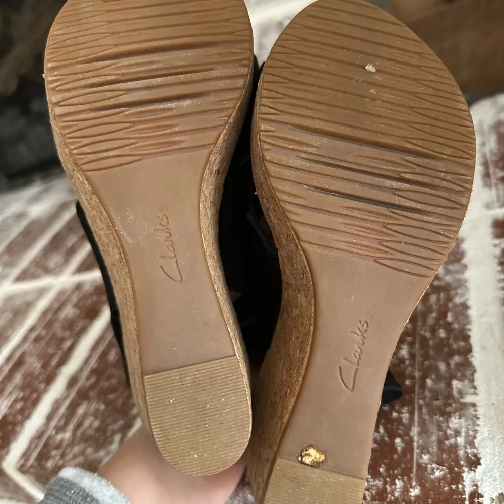 Women's  Black Wedge Sandal- EUC - Image 3