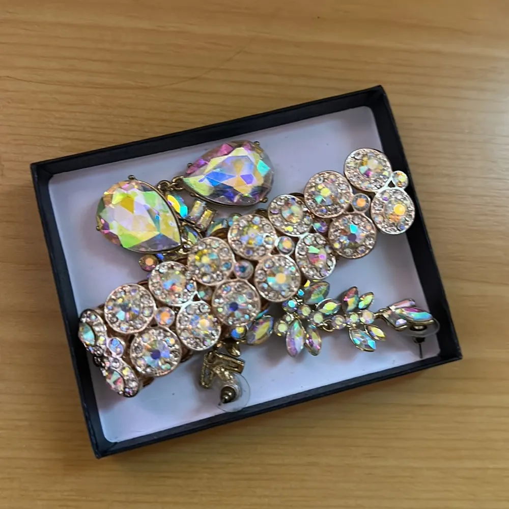 Earring and bracelet set - Image 2