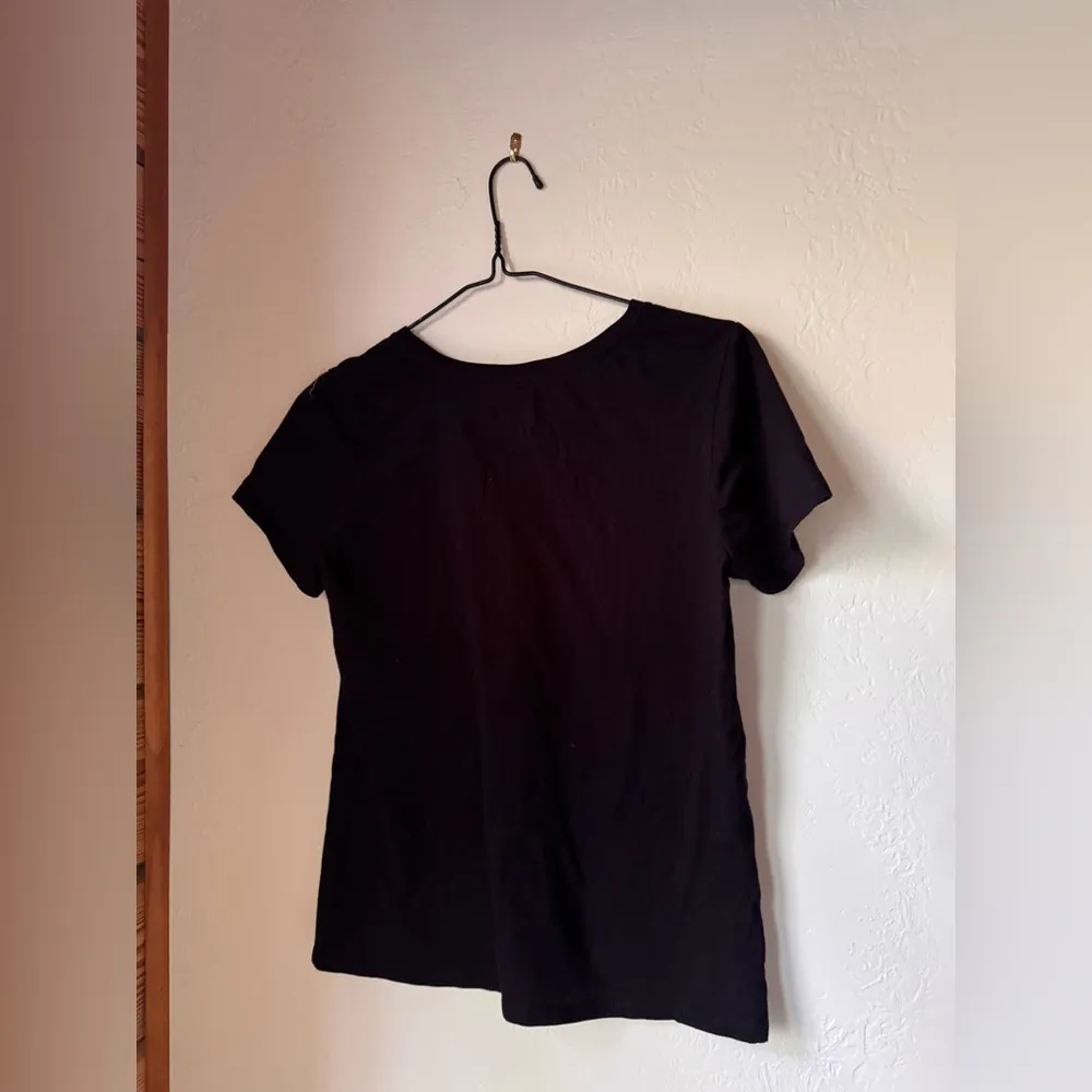 Disney Alice In Wonderland Mad Hatter Un-Birthday T-Shirt Black Medium NWOT - Image 4