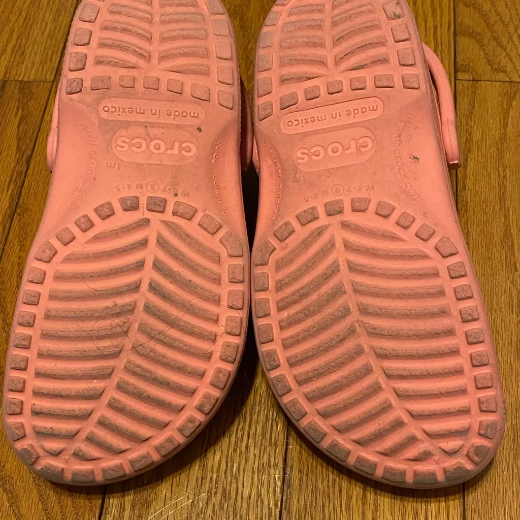 Women's Crocs Classic Clog Pink w/ Flower Jibbitz Size Small‎ 6-7 - Image 4