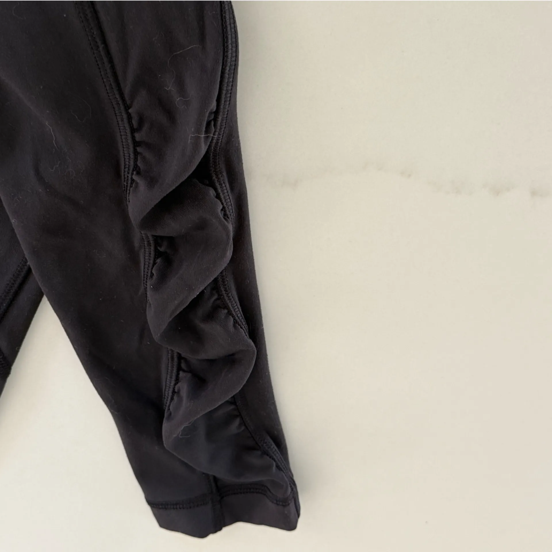 Lululemon Black Rushed Leggings With Drawstring in a Size 2 - Image 4