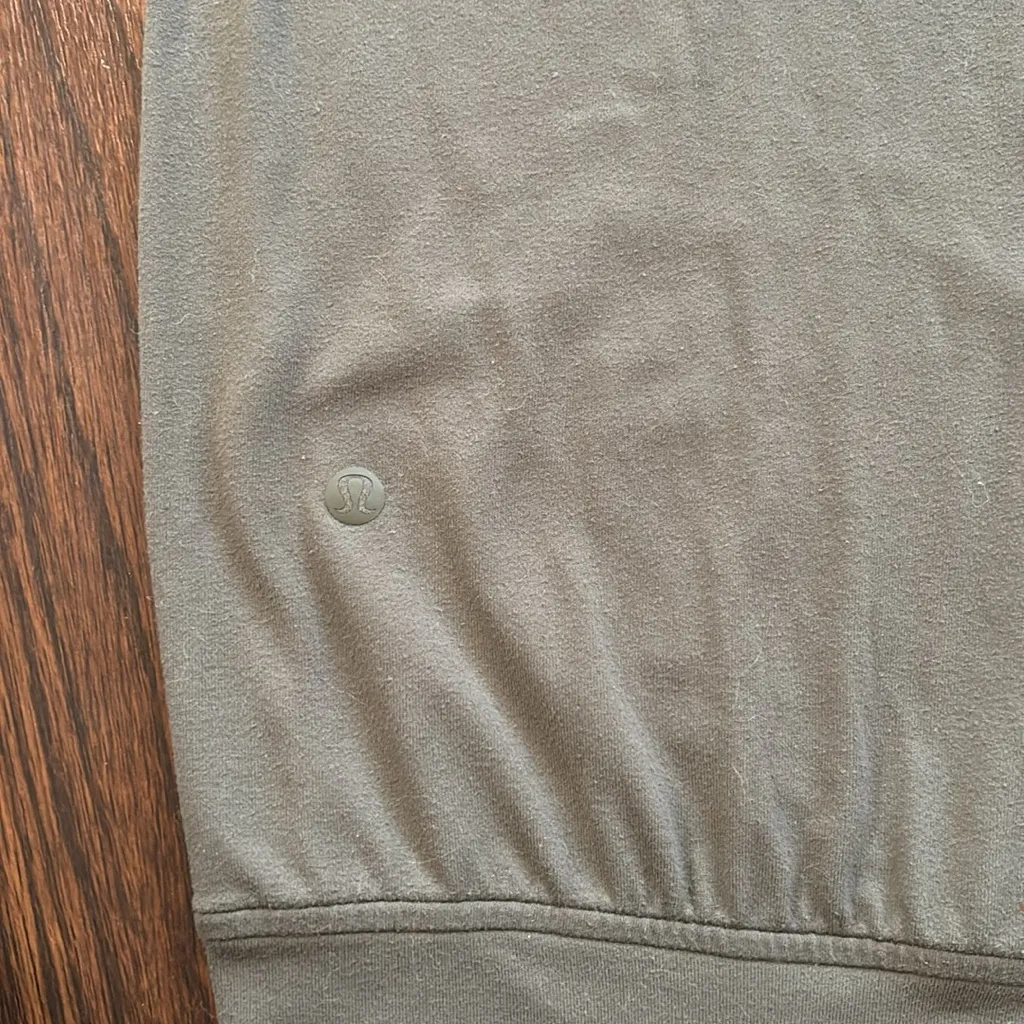 Lululemon  Cropped green joggers - Image 2