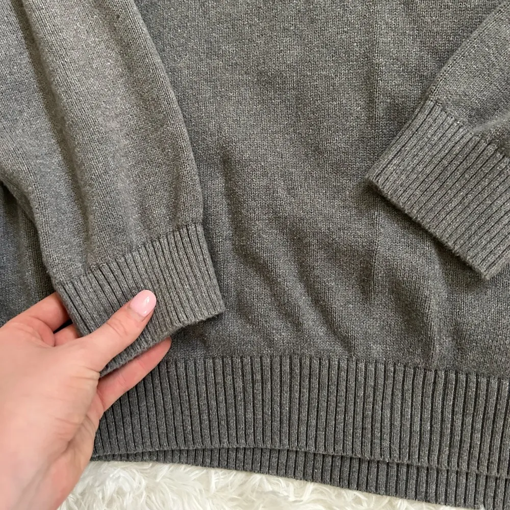 Vintage Oversized Tommy Hilfiger Grey Embroidered Sweater - Image 3