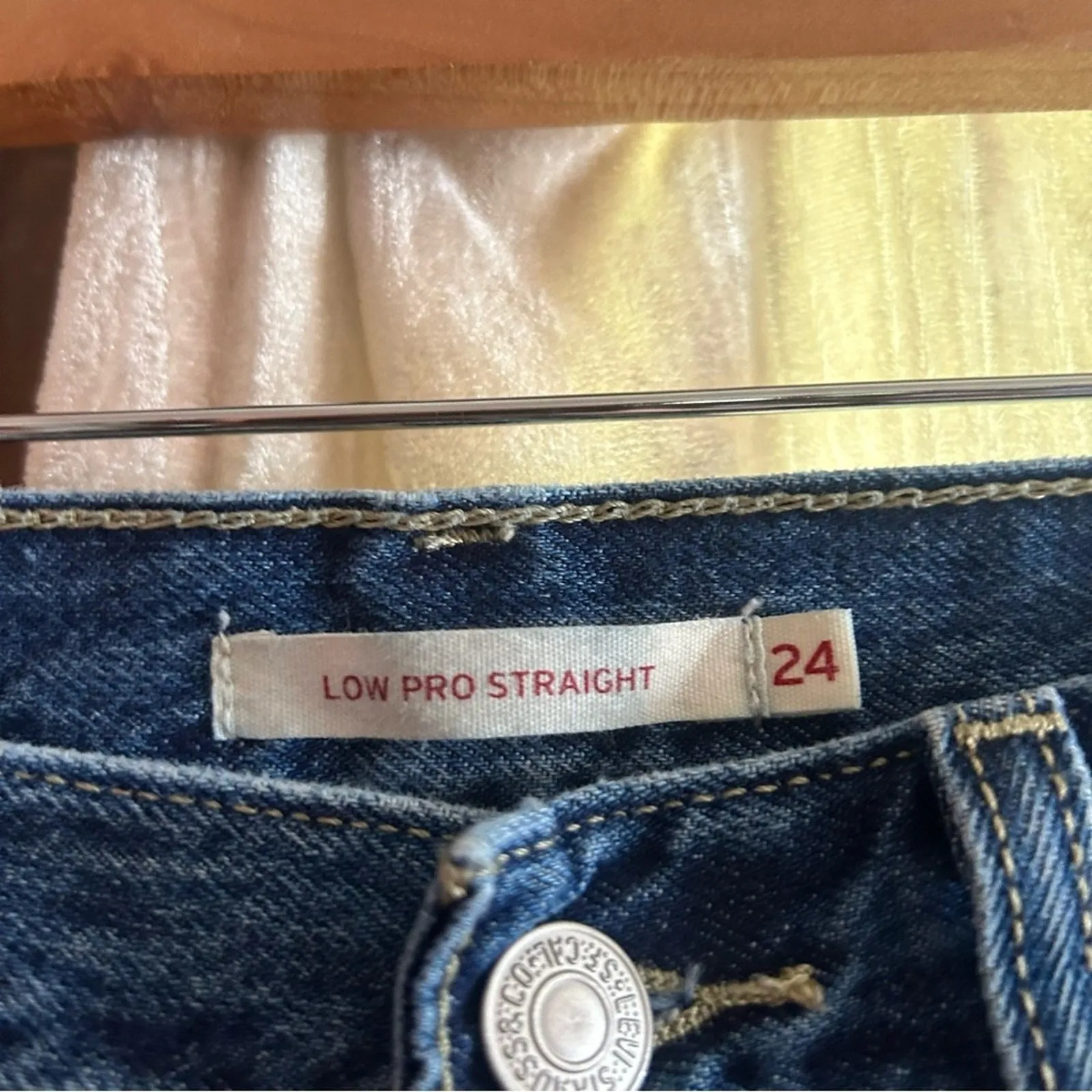 Levi's Low Pro Straight Jeans Distressed Knee Holes Ripped 100% Cotton‎ Size 24 - Image 4