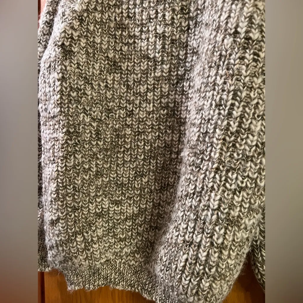 VTG Eddie Bauer wool Chunky Knit Sweater in Gray and Cream - Image 3