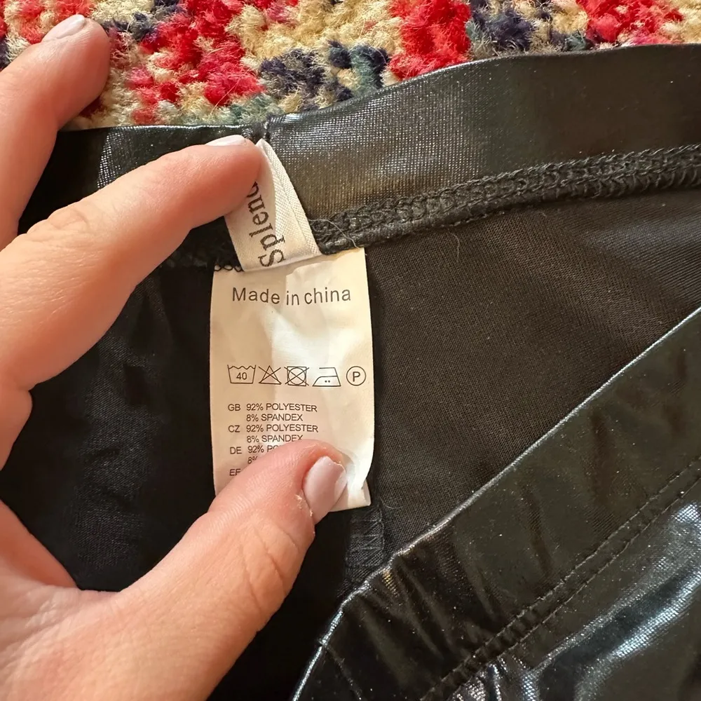 Splendor Flying Size M Shiny Black Faux Leather Leggings - Image 3