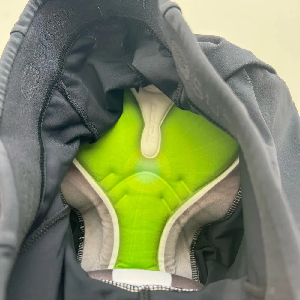 Sugoi women Black Cycling Classic Neo Pro Shorts RC 100 - Image 4