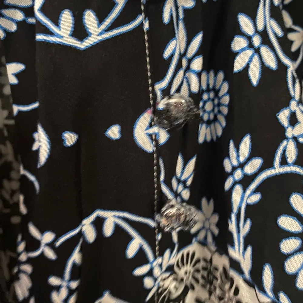 Woman Within Blue Black Floral Button Down Tunic Top Women’s Size 18/20 FLAWED - Image 4