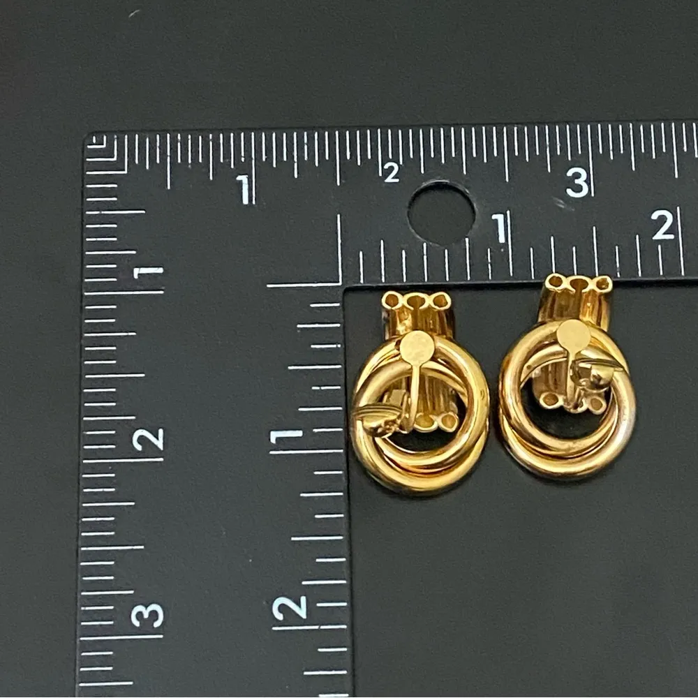 Vintage Gold Tone Grooved Tube Interlocking Knot Modern Chunky Clip On Earrings - Image 10