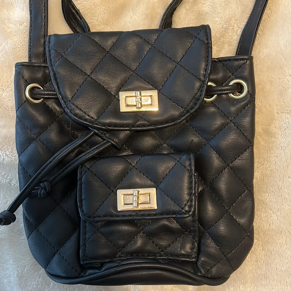 Mini Quilted Faux Leather backpack - Image 2