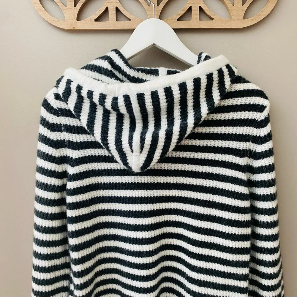 GAP Soft Knit Pullover Hoodie Gray/White Sz Small - Image 7