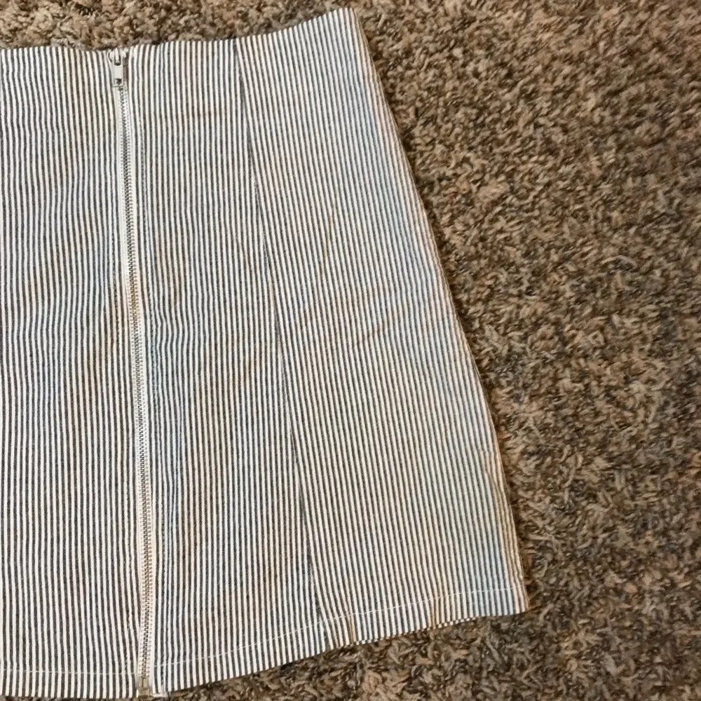 pin striped mini skirt - Image 4