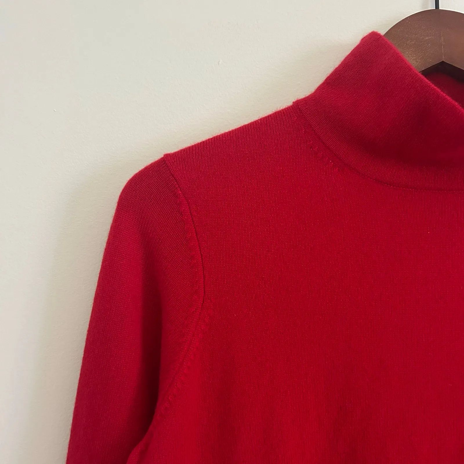 Lands End Red Turtleneck Sweater Sz M Petite - Image 4