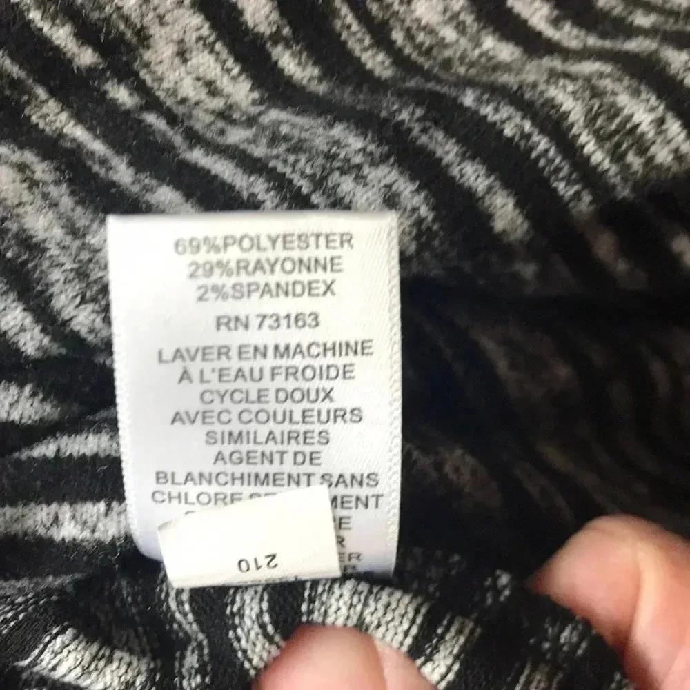 CUPIO WOM SZ LG COWL NECK  BLACK WHITE STRIPE TOP - Image 8