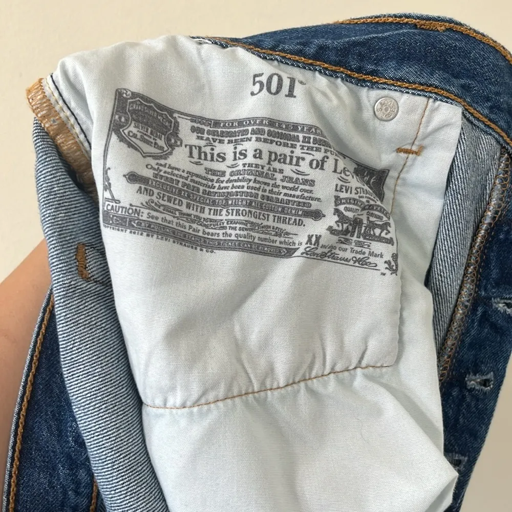 Levi’s Original Fit High-Rise 501 Dark Wash Denim Shorts Size 32 - Image 8