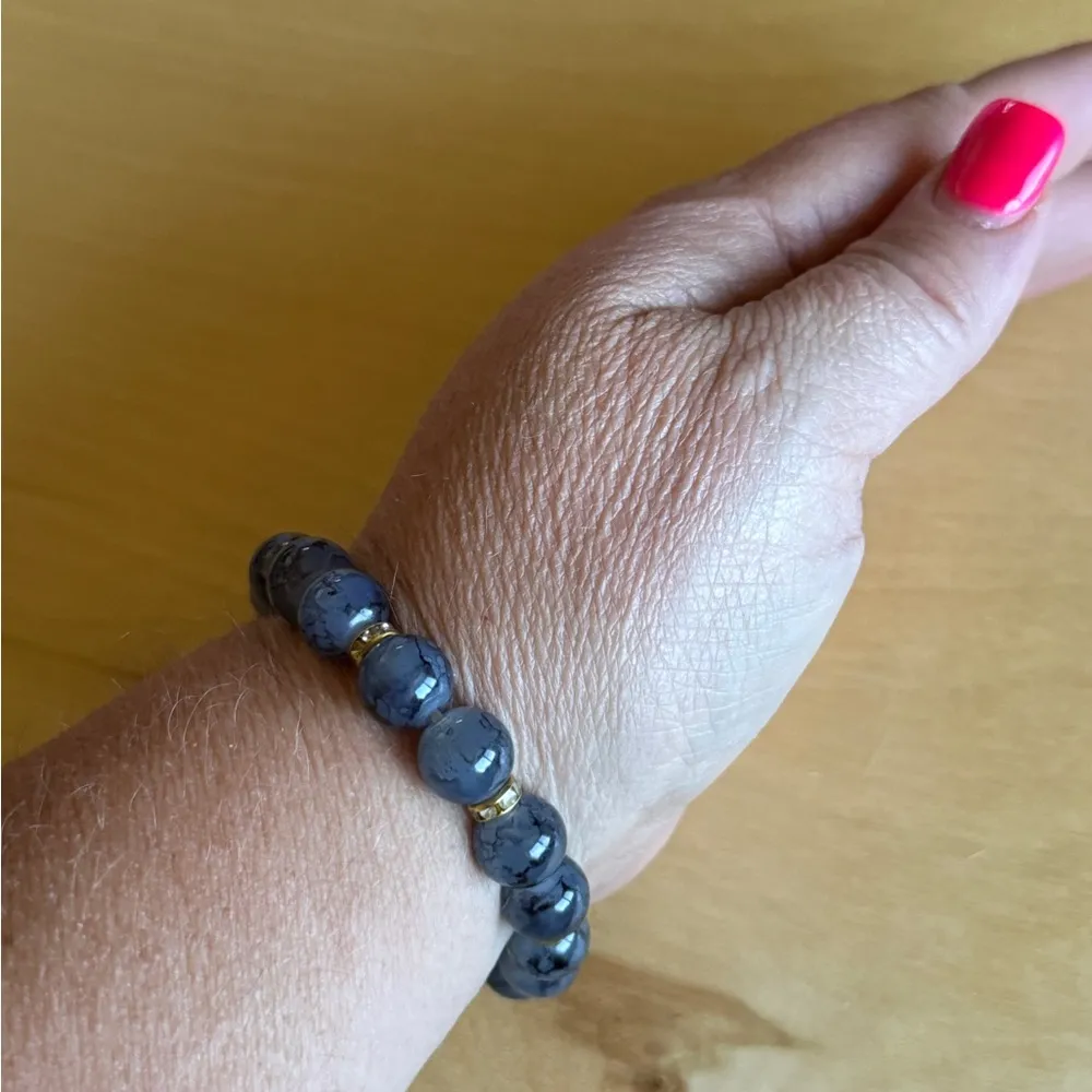 Gray Beaded Bracelet with Gold Accents - Image 4