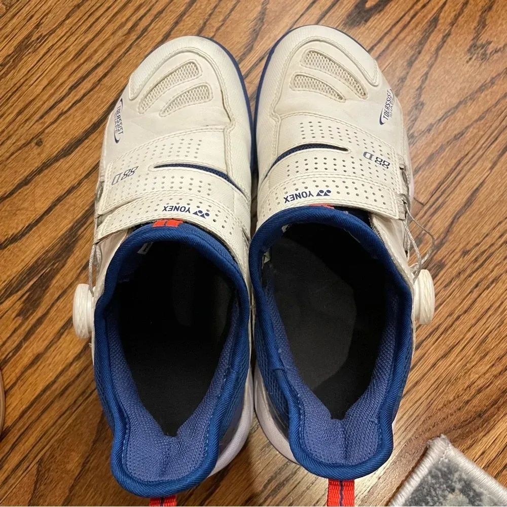 Yonex badminton indoor court shoes Size 9 - Image 3