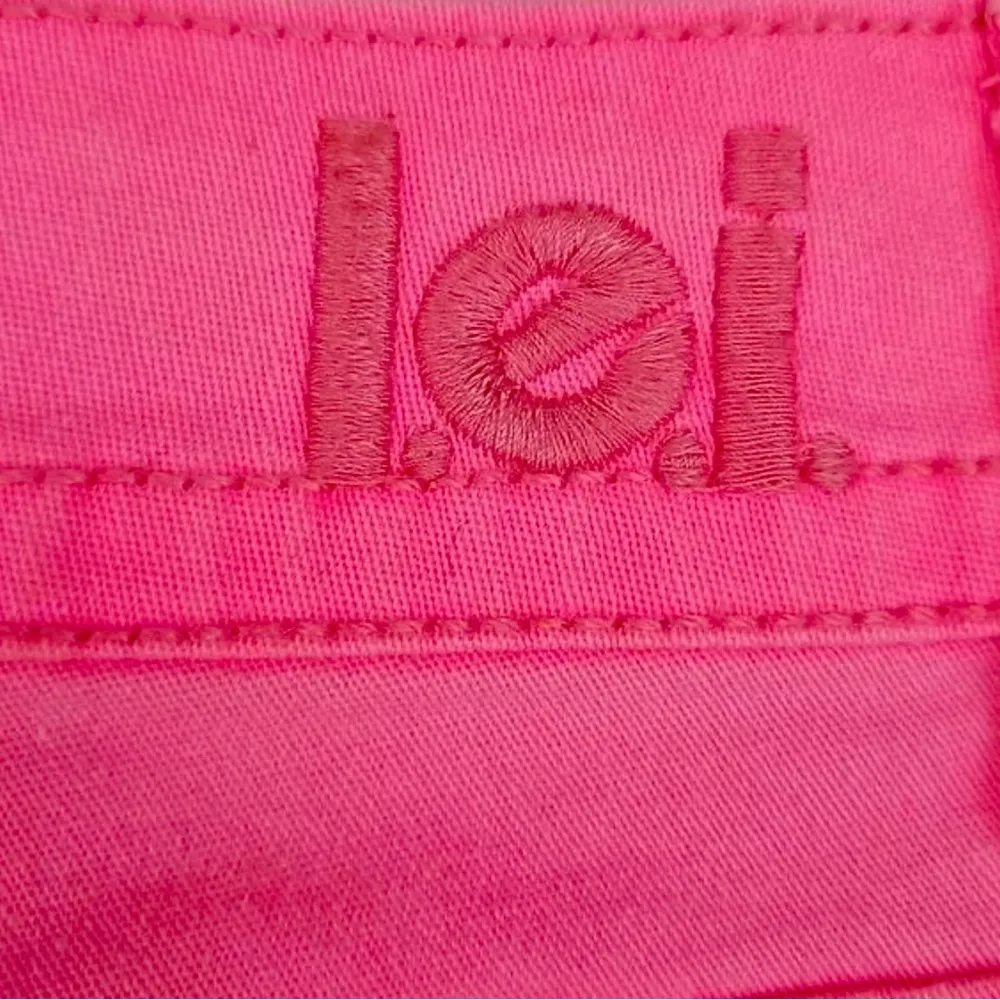 🔥 5 for $30 🔥 L.E.I Women’s Pink Ashley Low Rise Distressed Denim Shorts | 17R - Image 4