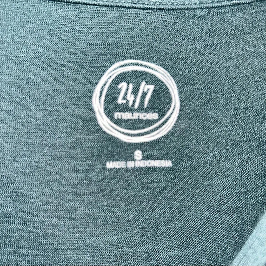 Maurice’s 24/7 Green Short Sleeve Tee Women’s Small - Image 5