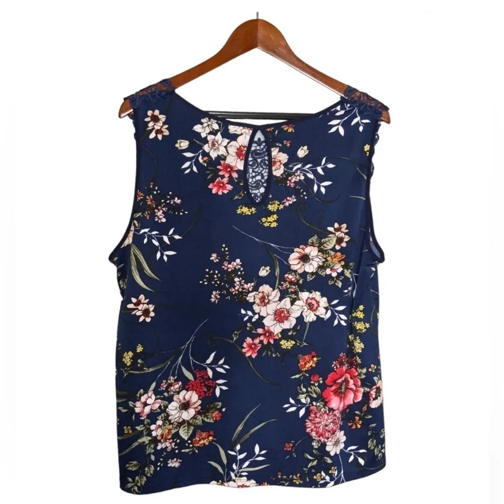 Mauve Blue Floral Sleeveless Stretch Knit Crochet Front Flowy Blouse 2X - Image 2