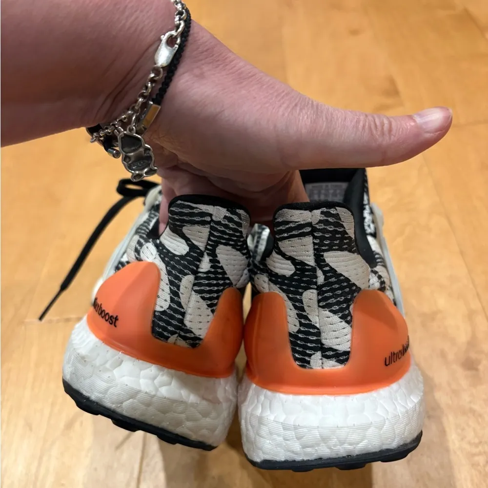 Adidas  Marimekko Ultraboost running shoes sneakers men 6 women  8 - Image 5