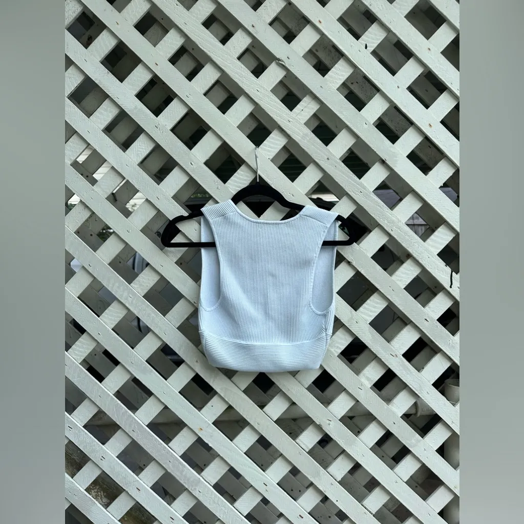 ❤️Aritzia Babaton Sculpt Knit Deep V Tank - Image 7