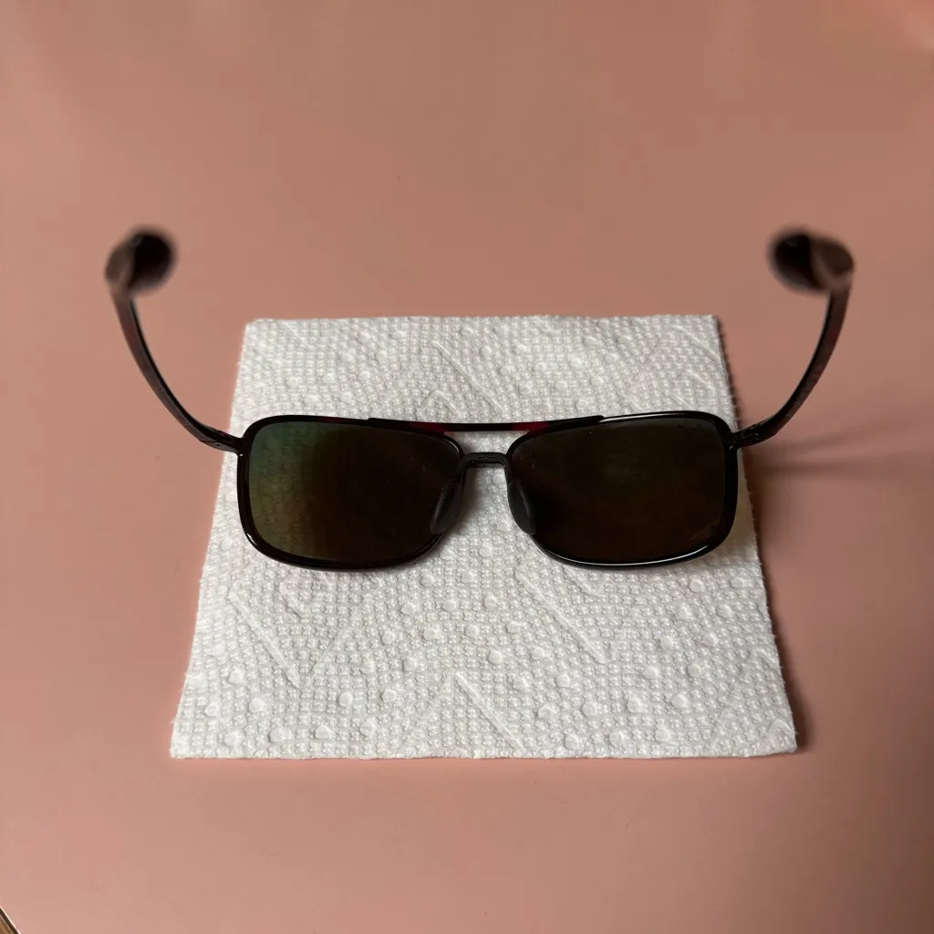 Maui Jim Black Sunglasses with Orange Lenses - Image 13