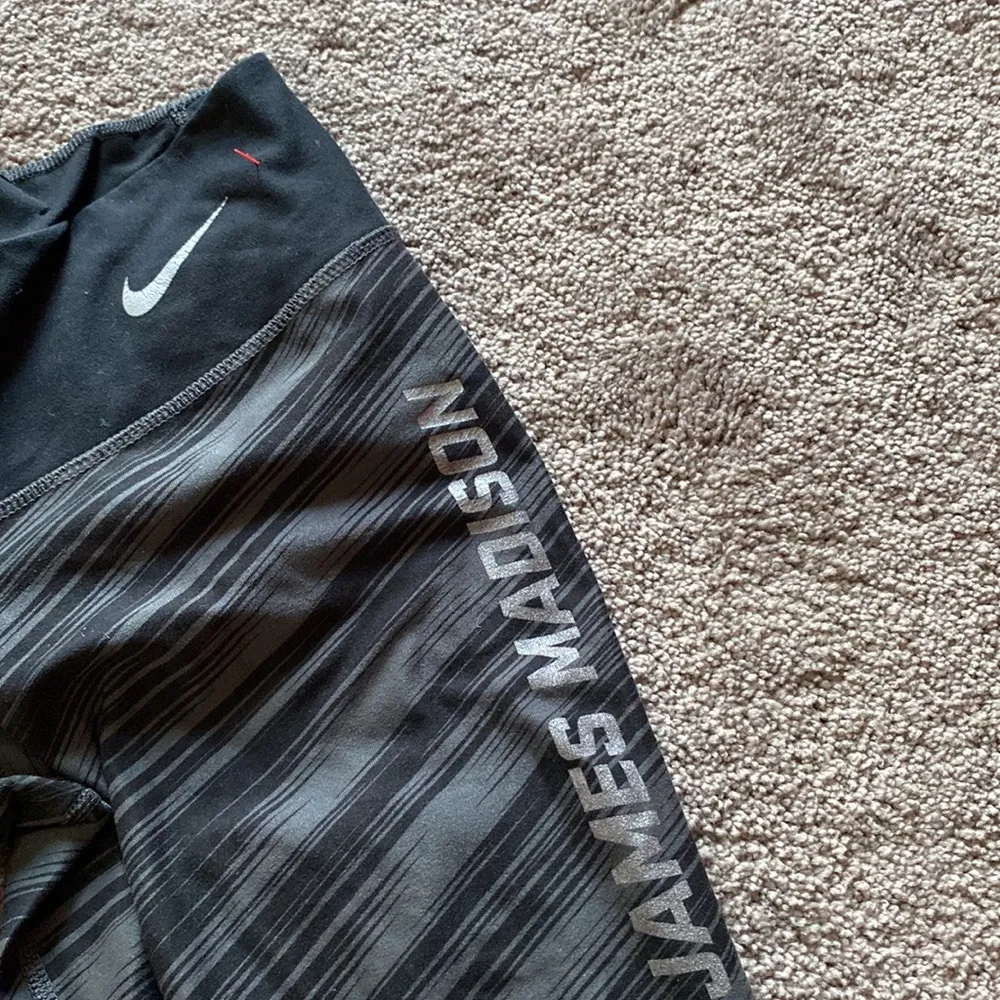Nike Dri-Fit James Madison University JMU Gray/Black Leggings SIZE M - Image 2