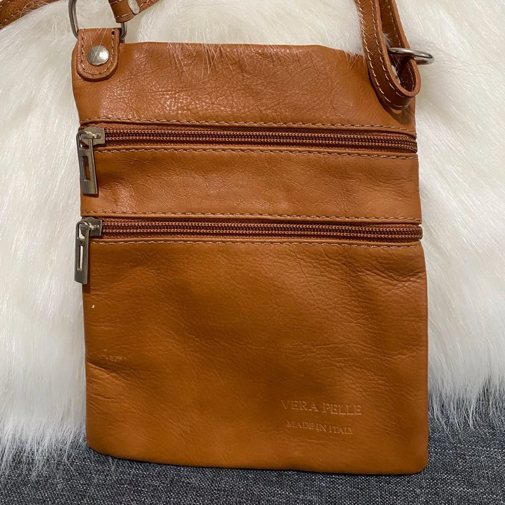 Vera Pelle Carmel Crossbody- Made in Italy - Image 3