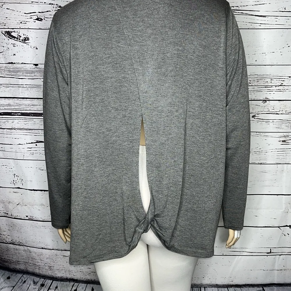 Cato Live Well Active NWT Size 22/24W Gray Dream Foil Graphic Athletic Knit Top - Image 6