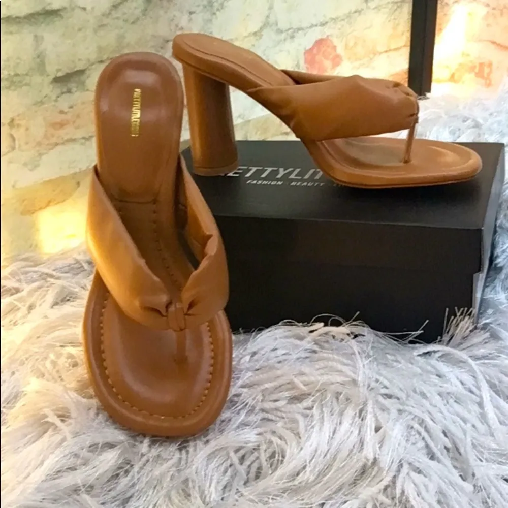New in Box Pretty Little Thing Trendy Round Toe Quilted Cylinder Heeled Sandal - Image 2