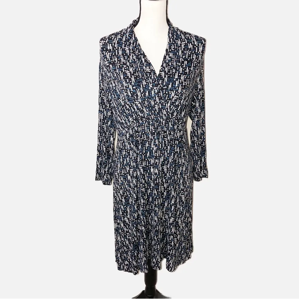 Soma Dress Size Large Faux Wrap Top Black White Blue Long Sleeve Geometric Print - Image 4