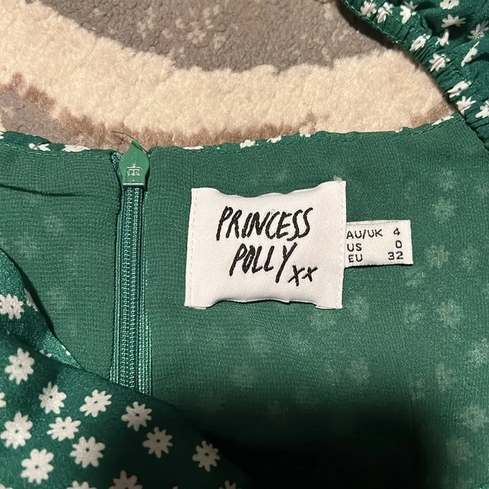 Princess Polly gorgeous dress. Like new. Green with white flowers. Super soft - Image 3