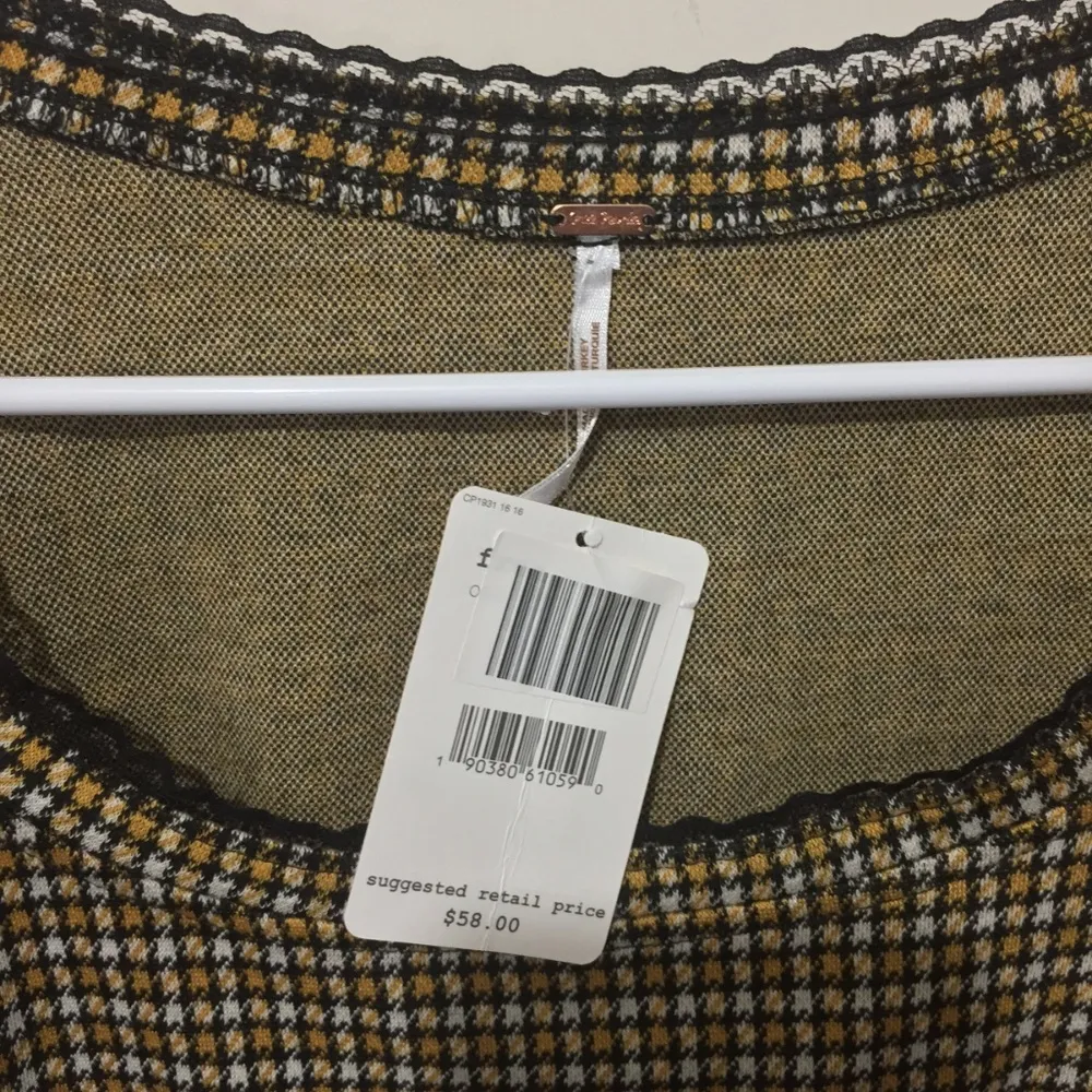 Free People women's L long sleeve "Boston-Knit" stretchy knit cropped top - Image 7