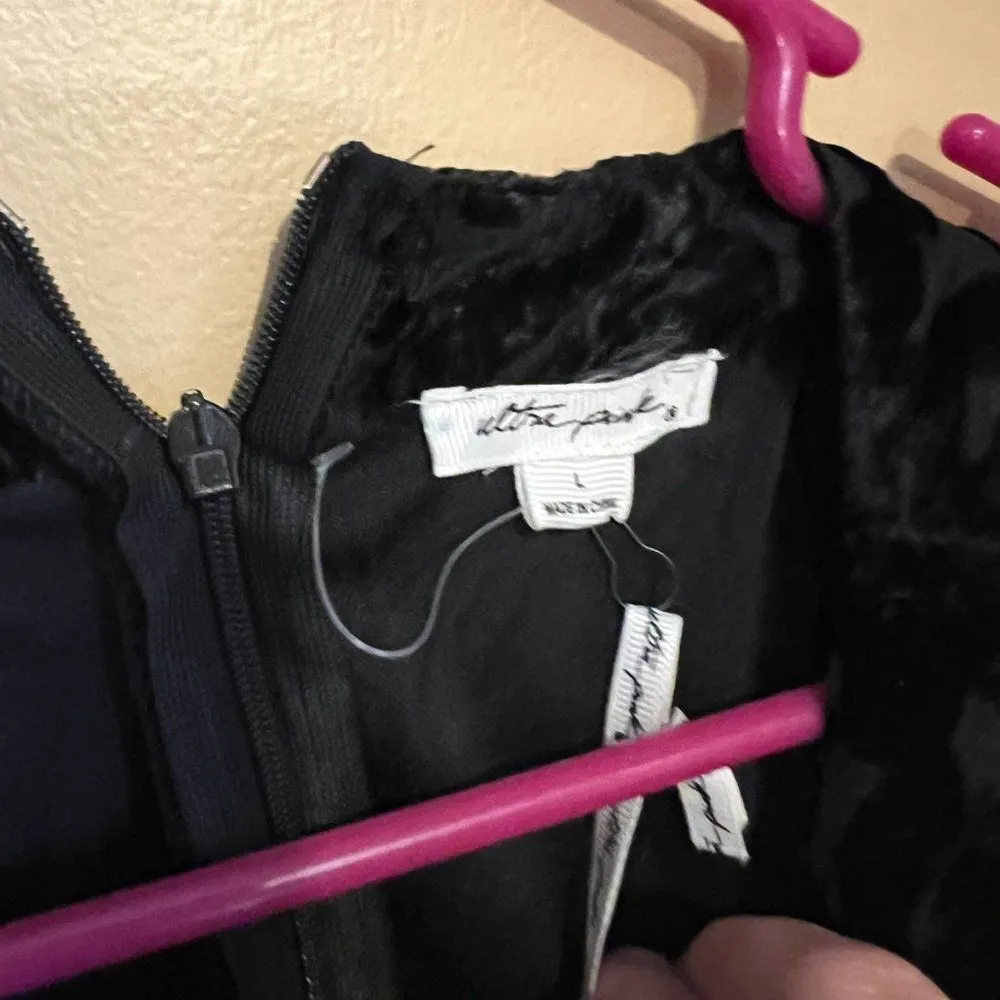 NWT Ultra Pink large black velvet top - Image 6